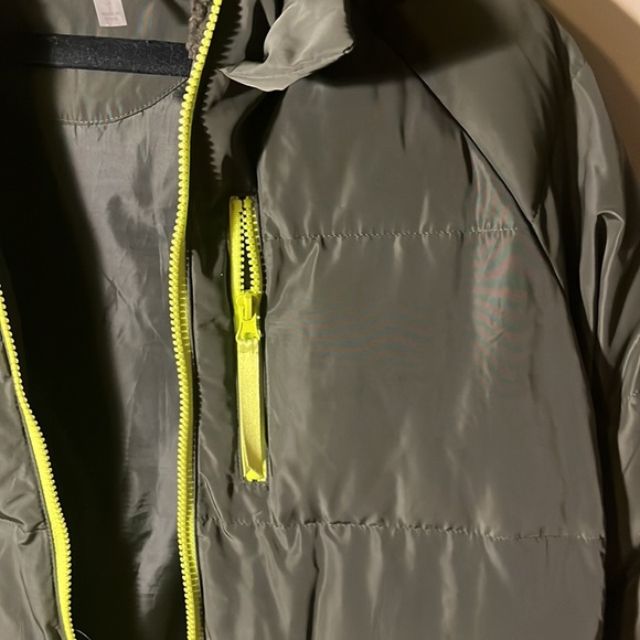 ARMY GREEN FABLETICS PUFFER ❄️ - Picture 4 of 5